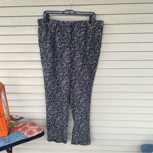 Katherine Barclay Black and White Printed Pants Size L